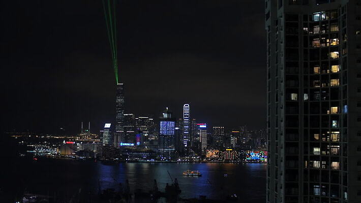 아시아 건축양식 파노라마 사람없음 건물 물 빛 도시풍경 항구 고층빌딩 중국 도시 물가 센터 도심 야간 쇼 홍콩 스카이라인 빛망울 교향곡 유흥 MOV 해외동영상 클립영상 자연요소 건축물 건축 나라 음악 교통시설 촬영기법 풍경 빌딩 동영상 파일형식