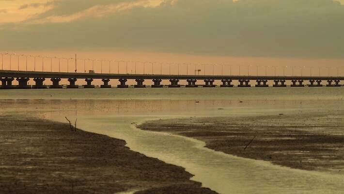 구름 아시아 바다 여행 백그라운드 오렌지 비즈니스 건축양식 하늘 아침 동양인 풍경 사람없음 야외 가로 관광지 동남아시아 일몰 놀람 새벽 저녁 연결 공학 말레이시아 랜드마크 콘크리트 수평선 4K 페낭 MOV 해외동영상 클립영상 주간 자연요소 교육 건축 감정 나라 과일 표정 인종 노을 야간 동영상 파일형식