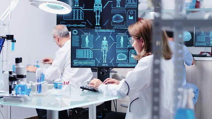 직업 여자 남자 산업 과학 건강 현미경 실험 사람 사람없음 스터디 컴퓨터 약 스크린 장비 의사 코트 업무 작업 그룹 센터 실험실 연구원 과학자 분석 시설 생물학 튜브 공학 발견 조제 개발 돌봄 백신 유전 화학자 4K MOV 해외동영상 클립영상 교육 컨셉 의학 모션 실험기구 전자제품 학습 외투 의료진 만들기 동영상 학자 파일형식