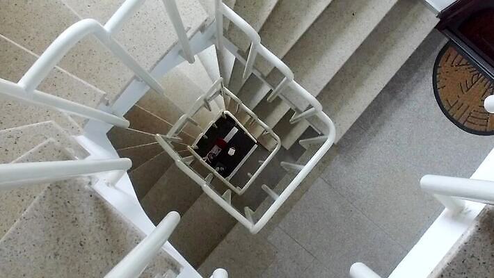 디자인 이동 패턴 곡선 비즈니스 건축양식 추상 바닥 실내 나선형 사람없음 야외 내부 건물 가로 초록색 파란색 사무실 계단 환경 회색 도시 원형 홀 성 타일 좁은 공학 단계 깊이 무한 비어있는 MOV 해외동영상 클립영상 도형 건축물 교육 건축 선 컬러 컨셉 무늬 공간 동영상 파일형식