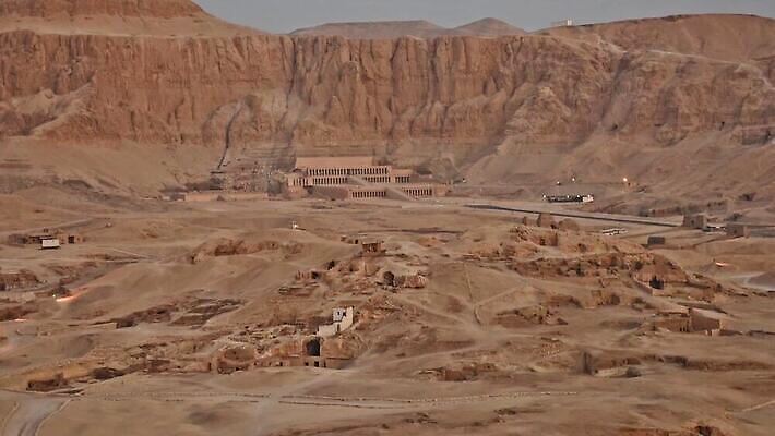 문화 조각 여행 휴가 안테나 이집트 풍경 사람없음 조각상 바위 기둥 사찰 재산 땅 동영상 천연기념물 항공촬영 고고학 랜드마크 옛날 조감도 파라오 MP4 해외동영상 클립영상 교육 건축 뷰포인트 통신 종교건축 아프리카 금융 조형물 돌_바위 파일형식