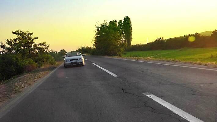 라이프스타일 커플 여자 행복 도로 여행 자동차 휴가 갈색머리 미소 사람 사람없음 야외 여름 친구 햇빛 태양 파티 일몰 기쁨 꿈 운전 운전사 고급 오픈카 자동 4K MP4 해외동영상 클립영상 자연요소 직업 헤어스타일 계절 감정 길 육상교통 컨셉 관계 교통시설 모션 승용차 표정 이벤트 생활 노을 동영상 파일형식