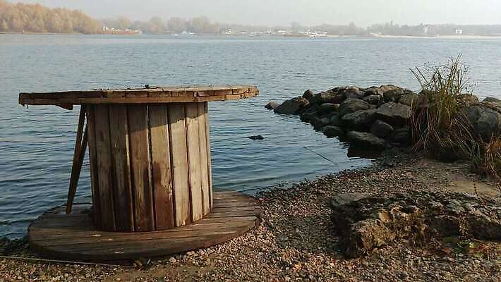 나무 호수 모래 오렌지 자연 하늘 아침 사람없음 야외 목재 빨간색 물 파란색 빛 강 햇빛 반사 노란색 평화 침묵 안개 보트 버드나무 장면 암초 실타래 얼레 미루나무 옛날 우크라이나 4K MP4 해외동영상 클립영상 주간 자연요소 식물 유럽 컬러 컨셉 배_교통 과일 재료 날씨 태양 소리 생태계 동영상 파일형식