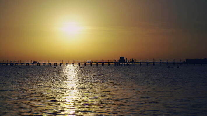 구름 모래 파도 바다 여행 백그라운드 오렌지 아프리카 태국 자연 하늘 아침 낚시 휴가 따뜻함 풍경 사람없음 빨간색 물 여름 햇빛 태양 반사 일출 일몰 새벽 거품 꿈 보트 황금 저녁 망토 인도인 그림 낚시꾼 랜드마크 수평선 4K MOV 해외동영상 클립영상 주간 자연요소 외국인 계절 나라 아시아 컬러 배_교통 과일 레저 동양인 노을 야간 생태계 동영상 파일형식