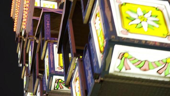 디자인 공원 산업 컬러 여행 백그라운드 패턴 건축양식 휴가 독일 실내 미술 사람없음 야외 파란색 빛 컬러풀 여행객 금속 산책로 관찰 도시 바 바퀴 원형 승차 야간 철 심볼 네온 회전목마 동영상 철강 함부르크 4K MOV 해외동영상 클립영상 자연요소 도형 공공시설 건축 유럽 길 무늬 모션 재질 문화예술 사람 내부 놀이기구 파일형식