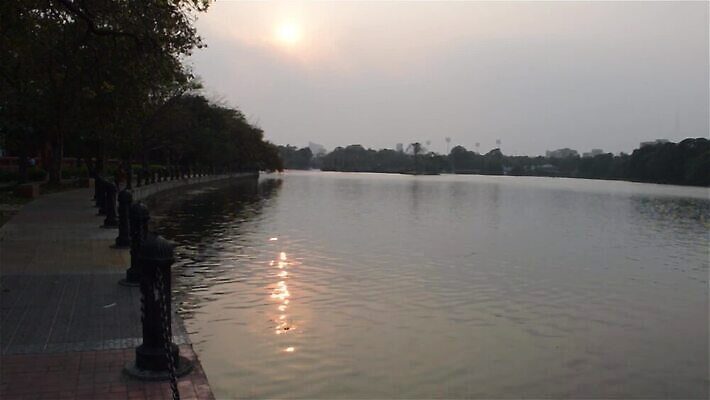 실루엣 호수 바다 섬 아침 휴가 사람없음 야외 관광지 강 태양 항구 황혼 시골 오솔길 헝가리 컴브리아주 MOV 해외동영상 클립영상 주간 자연요소 길 여행 교통시설 촬영기법 일몰 동영상 동유럽 파일형식