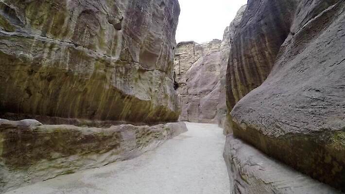 지구 모래 벽 백그라운드 건축양식 사람 사람없음 건물 여행객 문 골짜기 궁전 무덤 기둥 도시 사찰 역사 재산 신비 폐허 통로 신성 아라비아 수도원 천연기념물 7 아랍어 예루살렘 요르단 이스라엘 1인칭시점 4K MP4 해외동영상 클립영상 건축물 시선 건축 컨셉 고건축 중동 종교건축 자연 금융 숫자 동영상 서아시아 파일형식
