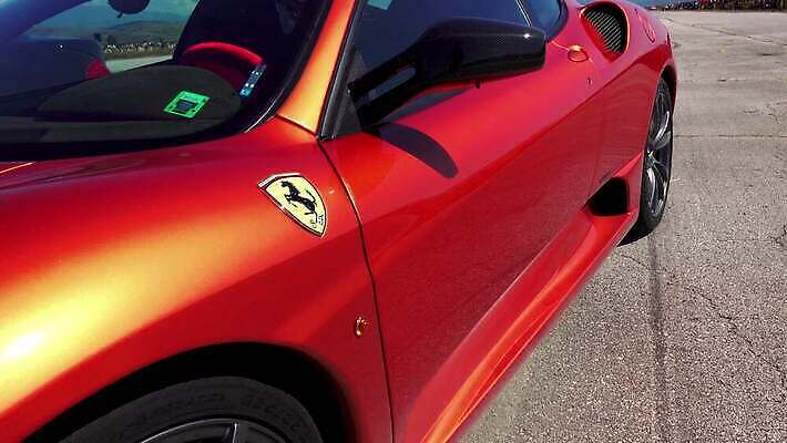 모델 디자인 스포츠 비즈니스 교통시설 자동차 거리 이벤트 사람없음 빨간색 힘 이탈리아 공연 운전 도전 발표 당기기 고급 전시회 속도 스포츠카 쇼 모터 선로 자동 조율 스타일 4K MP4 해외동영상 클립영상 유럽 육상교통 컬러 교통 컨셉 모션 전시 시설 동영상 파일형식