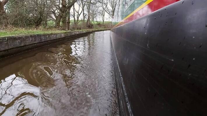 나무 전통 영어 여행 교통시설 자연 하늘 휴가 영국 잉글랜드 파노라마 사람없음 야외 초록색 물 강 반사 평화 시골 보트 크루즈 활 수로 운하 멀리 내추럴 범퍼 MP4 해외동영상 클립영상 자연요소 식물 문자 유럽 컬러 교통 컨셉 배_교통 촬영기법 시설 생태계 동영상 파일형식