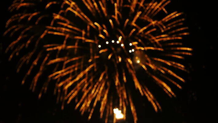 기념일 백그라운드 하늘 추상 휴가 불꽃 새해 기념 폭죽 불꽃놀이 이벤트 사람없음 여름 컬러풀 파티 크래커 검은색 축제 어둠 로켓 축하 닫기 야간 큼 폭발 폭발물 잔치 쇼 장면 광 진짜 카운트다운 4K MOV 해외동영상 클립영상 자연요소 계절 무기 컬러 컨셉 무늬 모션 놀이 불 쿠키 크기 동영상 파일형식