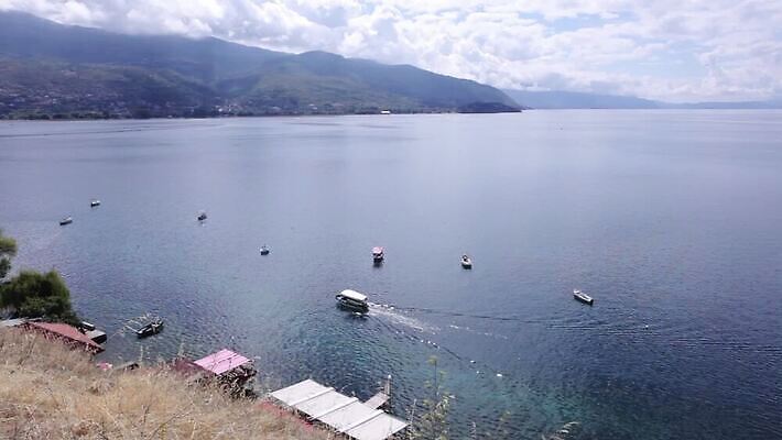 호수 하늘 항해 파노라마 사람없음 물 뷰티 교회 환경 봄 보트 장면 타운 천연기념물 마케도니아 MOV 해외동영상 클립영상 자연요소 계절 배_교통 종교건축 촬영기법 건물 도시 동영상 파일형식 남유럽