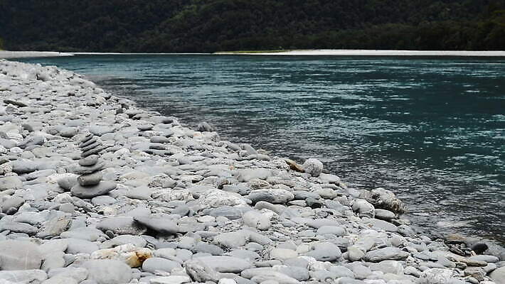 공원 컬러 국립공원 사람없음 야외 가로 초록색 물 빛 강 달리기 귀여움 화목 놀람 흐름 조약돌 기도 개울 파편 숲 피라미드 뉴질랜드 평형 MOV 해외동영상 클립영상 자연요소 건축물 공공시설 감정 컨셉 모션 표정 수영 돌_바위 오세아니아 동영상 랜드마크 파일형식