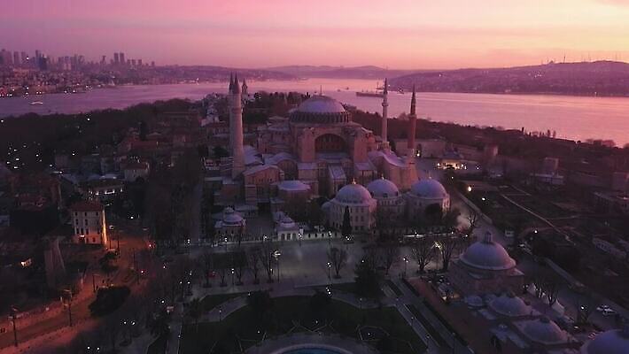 전통 종교 문화 여행 중동 건축양식 하늘 아침 이스탄불 안테나 파노라마 풍경 사람없음 여름 하이앵글 뷰티 성당 교회 여행객 일출 일몰 새벽 역사 이슬람교 박물관 모스크 칠면조 구시가지 드론 라마단 랜드마크 바실리카 4K MP4 해외동영상 클립영상 주간 자연요소 계절 건축 나라 뷰포인트 통신 종교건축 조류 촬영기법 사람 건물 노을 동영상 파일형식 튀르키예