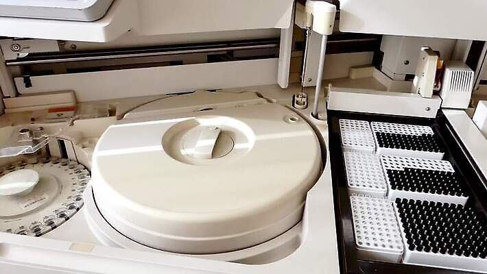 직업 과학 이동 모션 직장 병원 실험 사람없음 견본 카메라 기계 장비 기구 혈액 실험실 닫기 생명공학 컨테이너 천 분석 생물학 회전 드럼 감염 튜브 자동 제어 화학물질 MP4 해외동영상 클립영상 교육 산업 컨셉 회사 의학 타악기 전자제품 직물 화학 동영상 파일형식