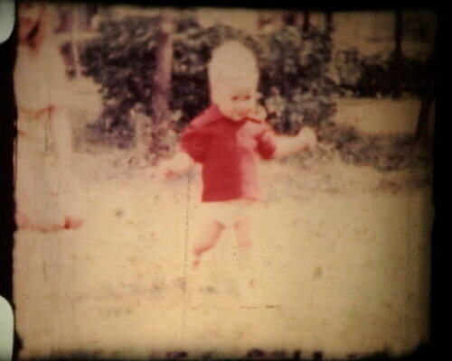 어린이 공 가족 놀이 이야기 웃음 소년 사람없음 빨간색 수확 게임 역사 영화관 필름 향수 복고 러시아 먼지 모스크바 세피아 소련 스타일 MOV 해외동영상 클립영상 남자 유럽 컬러 농업 관계 촬영기법 표정 사람 화장품 극장 동영상 파일형식