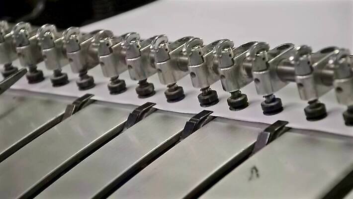 식물 산업 종이 컬러 컨셉 비즈니스 공장 잉크 주택 사람없음 그래픽 상점 금속 기계 장비 도구 업무 판넬 고리 작업실 신문 제조 잡지 인쇄 묘사 상업 언론 시트 공학 방법 출판 HD MOV 해외동영상 클립영상 교육 공업 재질 건물 간행물 작업 뉴스 동영상 파일형식