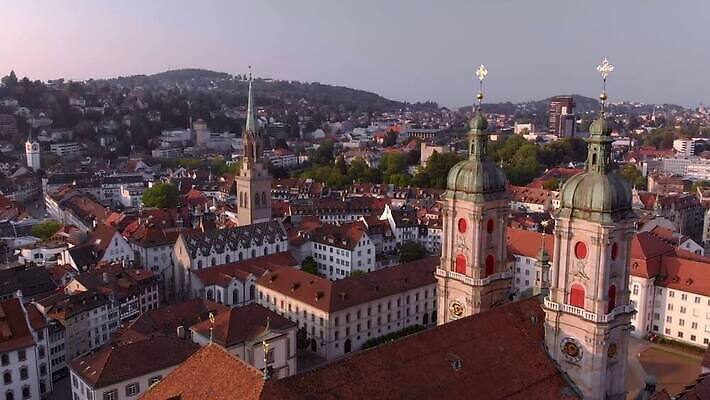 유럽 기독교 종교 여행 건축양식 주택 안테나 풍경 사람없음 건물 세계 성당 교회 카메라 탑 도시 센터 중세 역사 재산 성자 도서관 정상 땅 스위스 알프스 타운 수도원 항공촬영 혁명 드론 랜드마크 수녀원 옛날 조감도 MOV 해외동영상 클립영상 건축물 교육 건축 나라 뷰포인트 컨셉 통신 종교건축 금융 전자제품 동영상 파일형식