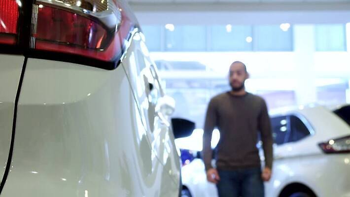 라이프스타일 남자 흑인 비즈니스 창문 자동차 성공 새로움 수염 갈색머리 한명 사람 앉기 성인 빛 세일 문 검은색 운전 운전사 닫기 구매 고객 긍정 딜러 획득 소매 주인 그만 매각 자동 소유 4K MOV 해외동영상 클립영상 서양인 직업 1 헤어스타일 육상교통 컬러 컨셉 모션 생활 쇼핑 동영상 파일형식