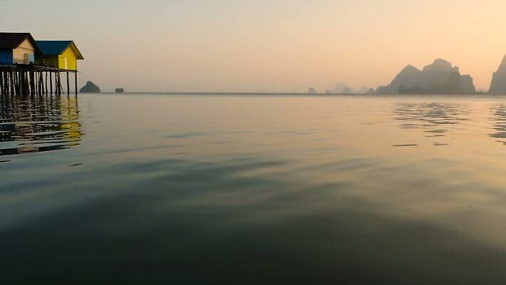 전통 아시아 문화 바다 컬러 섬 여행 건축양식 자연 낚시 휴가 휴식 산 주택 동양인 사람없음 건물 목재 장식 물 파란색 컬러풀 마을 일몰 시골 뜨거움 보트 오두막 가난 낚시꾼 옛날 집시 MOV 해외동영상 클립영상 자연요소 나무 건축물 건축 나라 컨셉 배_교통 재료 레저 인종 노을 생태계 동영상 파일형식