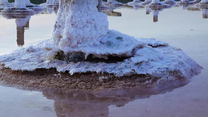 호수 바다 백그라운드 자연 풍경 사람없음 야외 물 바위 흰색 약초 크리스탈 휴양지 진흙 결정체 지구온난화 내추럴 우크라이나 짠맛 오데사 4K MP4 해외동영상 클립영상 자연요소 유럽 컬러 장소 돌_바위 풀_식물 맛 광석 생태계 동영상 기후변화 파일형식