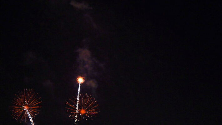 행복 크리스마스 하늘 성공 불 추상 휴가 불꽃 기념 폭죽 불꽃놀이 이벤트 사람없음 빛 컬러풀 파티 축제 기쁨 로켓 축하 야간 폭발 시작 보케 쇼 마법 스카이라인 파열 7월 광 마무리 웅장함 진짜 카운트다운 크리스마스이브 유흥 효과 4K MOV 해외동영상 클립영상 자연요소 기념일 감정 컬러 컨셉 무늬 놀이 날짜 동영상 파일형식