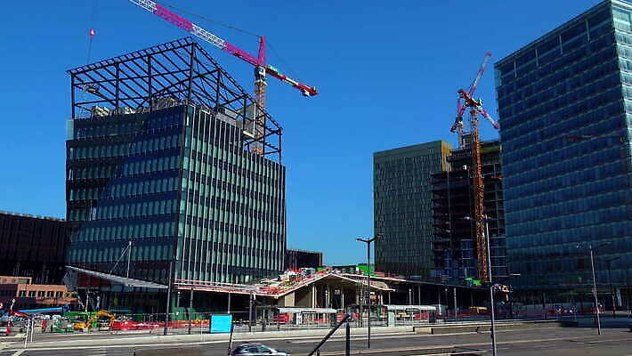 동물 도로 건축양식 조류 하늘 건설업 사람없음 야외 건물 건설현장 기중기 지역 물새 룩셈부르크 4K 락다운 MOV 해외동영상 클립영상 건축물 건축 산업 길 교통시설 중장비 동영상 서유럽 파일형식