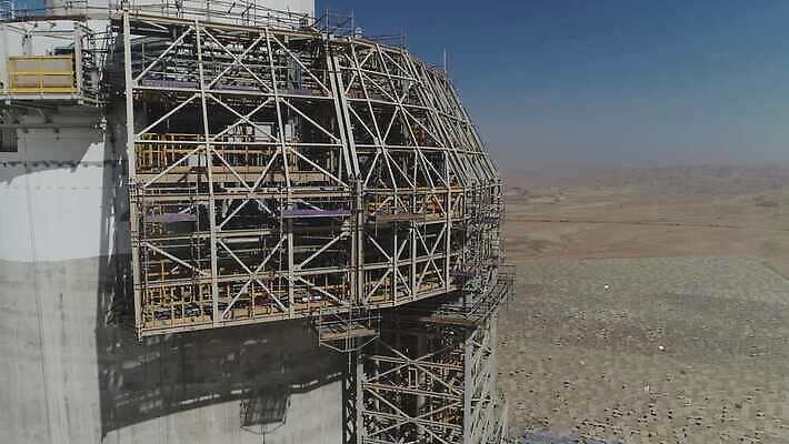 식물 산업 하늘 풍경 사람없음 야외 초록색 파란색 빛 글로벌 햇빛 태양 환경 탑 힘 재활용 장비 건설현장 사막 에너지 탐험 흰색 기름 석유 큼 기중기 생태계 태양에너지 가스 공학 개발 베터리 공급 4K MOV 해외동영상 클립영상 자연요소 건축물 교육 음식 컬러 건설업 중장비 그린에너지 크기 친환경 동영상 파일형식