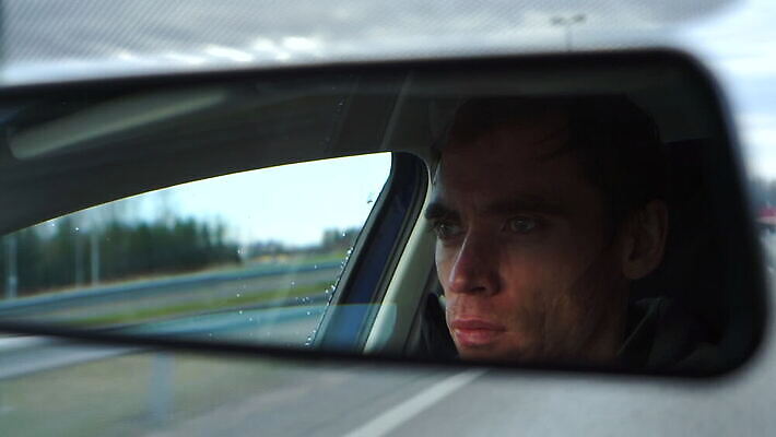 백인 남자 유럽 도로 얼굴 여행 교통시설 청소년 휴가 핀란드 한명 안전 성인 햇빛 반사 운전 자유 고속도로 닫기 속도 심각 헬싱키 수평선 MOV 해외동영상 클립영상 서양인 1 나라 길 교통 컨셉 모션 북유럽 사람 신체부위 태양 시설 동영상 파일형식