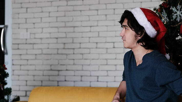 나무 백인 모자 커플 여자 딸 행복 감정 어린이 크리스마스 가족 엄마 휴가 주택 선물 사랑 미소 사람 소년 두명 장식 빨간색 상자 산타클로스 흰색 축하 잡기 생일 흥분 크리스마스이브 4K MOV 해외동영상 클립영상 서양인 식물 잡화 기념일 남자 컬러 컨셉 관계 모션 표정 건물 동영상 파일형식