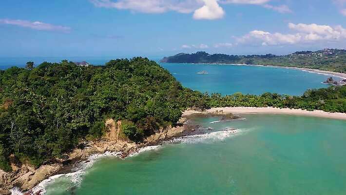 공원 모래 바다 섬 여행 자연 휴가 안테나 국립공원 사람없음 초록색 물 파란색 야자수 햇빛 뷰티 미국 놀람 만 숲 열대우림 태평양 동영상 항공촬영 드론 랜드마크 코스타리카 터키석 파라다이스 4K MOV 해외동영상 클립영상 자연요소 나무 공공시설 감정 뷰포인트 컬러 북아메리카 통신 표정 태양 중앙아메리카 보석 생태계 파일형식