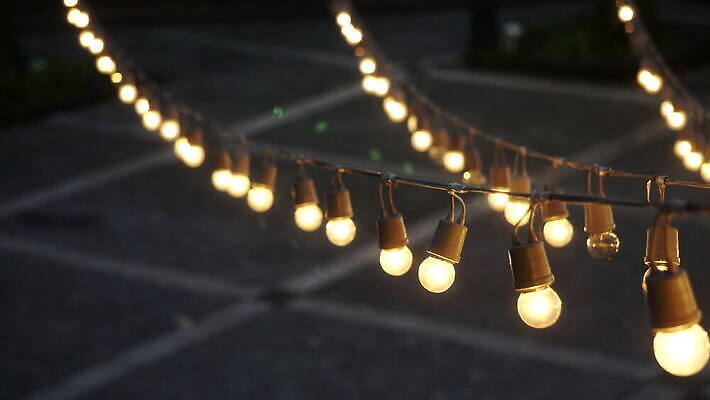 디자인 전구 조명 사람없음 야외 장식 빛 야간 저녁 소프트포커스 보케 4K MOV 해외동영상 클립영상 자연요소 촬영기법 동영상 파일형식