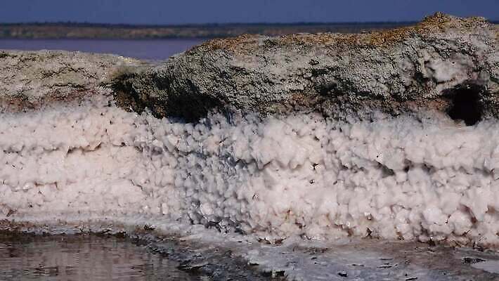 호수 바다 백그라운드 자연 풍경 사람없음 야외 물 바위 흰색 약초 크리스탈 휴양지 진흙 결정체 지구온난화 내추럴 우크라이나 짠맛 오데사 4K MP4 해외동영상 클립영상 자연요소 유럽 컬러 장소 돌_바위 풀_식물 맛 광석 생태계 동영상 기후변화 파일형식