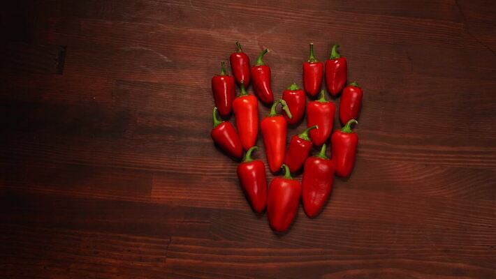 피망 사람없음 빨간색 하트 4K MOV 해외동영상 클립영상 모양 컬러 채소 동영상 파일형식