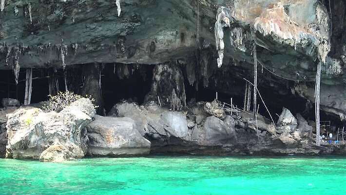 아시아 바다 섬 여행 태국 자연 휴가 휴식 산 사람없음 야외 초록색 물 파란색 강 만 보트 동굴 무서움 마야 석호 내추럴 바이킹 안다만 이국적 터키석 파라다이스 푸켓 4K MP4 해외동영상 클립영상 자연요소 감정 나라 컬러 컨셉 배_교통 보석 생태계 마야문명 동영상 파일형식