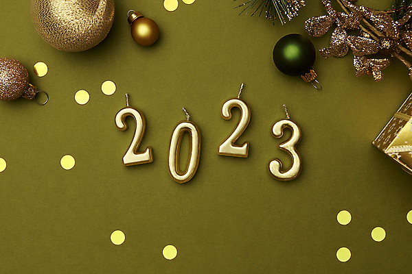 포토 JPG 스튜디오촬영 백그라운드 컨셉 크리스마스장식 새해 이벤트 사람없음 장식 하이앵글 오브젝트 숫자초 2023년 초록배경 계묘년 국내포토 뷰포인트 크리스마스 초 실내 초록색 연도 파일형식