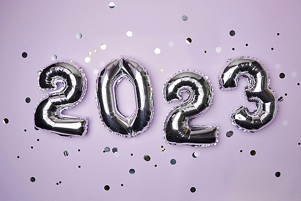 포토 JPG 스튜디오촬영 백그라운드 컨셉 새해 이벤트 사람없음 장식 숫자 오브젝트 꽃가루 풍선 보라색배경 2023년 계묘년 국내포토 문자 실내 보라색 가루 연도 파일형식