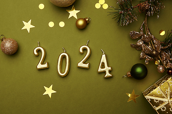 포토 JPG 스튜디오촬영 백그라운드 컨셉 크리스마스장식 새해 사람없음 장식 달력 오브젝트 숫자초 초록배경 2024년 갑진년 국내포토 크리스마스 초 실내 초록색 연도 파일형식