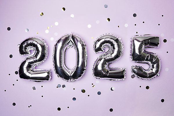 포토 JPG 스튜디오촬영 백그라운드 컨셉 새해 이벤트 사람없음 장식 숫자 오브젝트 꽃가루 풍선 보라색배경 2025년 을사년 국내포토 문자 실내 보라색 가루 연도 파일형식