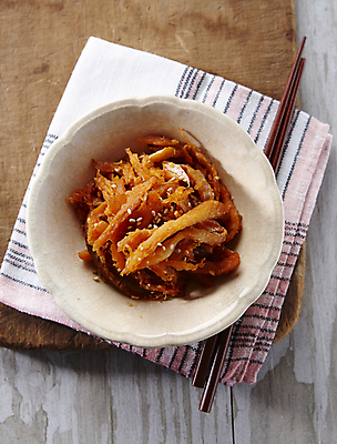 포토 JPG 반찬 사람없음 고추장 나물 더덕 더덕무침 나무배경 국내포토 음식 백그라운드 채소 양념 무침 파일형식