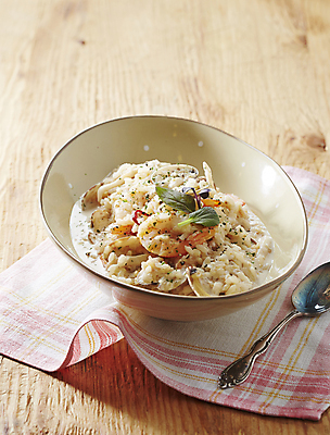 포토 JPG 새우 사람없음 버섯 리조또 바지락 크림소스 나무배경 해물크림리조또 국내포토 음식 백그라운드 조개 갑각류 소스_음식 파일형식