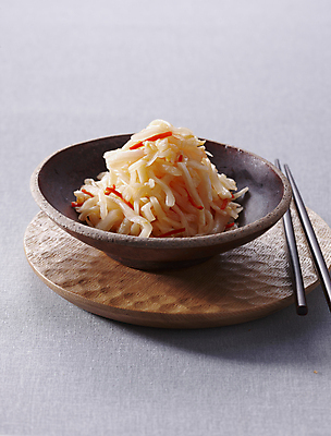 포토 JPG 회색배경 반찬 파프리카 사람없음 백김치 무침요리 백김치무침 국내포토 음식 백그라운드 채소 김치 회색 무침 파일형식