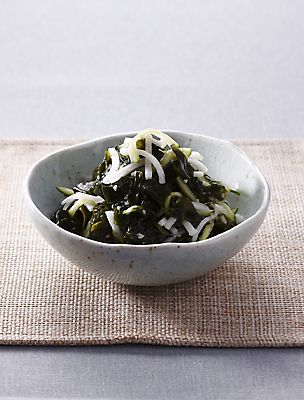 포토 JPG 회색배경 반찬 오이 사람없음 무 무침 미역 무침요리 초무침 미역무침 국내포토 음식 백그라운드 채소 뿌리채소 회색 해조류 파일형식