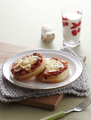 포토 JPG 접시 포크 디저트 피자 실내 사람없음 두개 작음 피자빵 고추참치 국내포토 식기 음식 빵 2 패스트푸드 서양음식 내부 크기 참치 파일형식