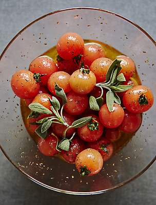 포토 JPG 방울토마토 회색배경 실내 사람없음 하이앵글 절임 마리네이드 국내포토 음식 뷰포인트 백그라운드 토마토 내부 회색 파일형식