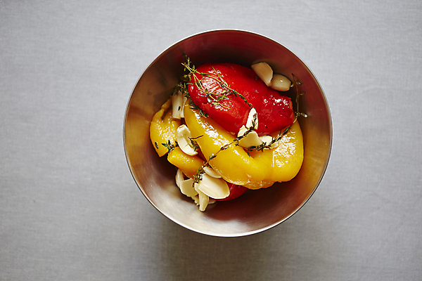 포토 JPG 회색배경 파프리카 실내 사람없음 하이앵글 절임 마리네이드 국내포토 음식 뷰포인트 백그라운드 채소 내부 회색 파일형식