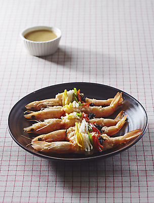 포토 JPG 접시 실내 사람없음 고명 대하 찜 새우요리 궁중음식 국내포토 식기 음식 새우 내부 전통음식 파일형식