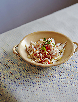 포토 JPG 그릇 실내 사람없음 오징어 담기 냉채 오징어냉채 오징어요리 국내포토 식기 음식 모션 연체동물 내부 수중동물 파일형식