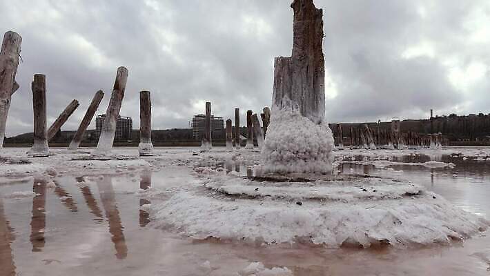 호수 바다 백그라운드 자연 풍경 사람없음 야외 물 바위 흰색 약초 크리스탈 휴양지 진흙 결정체 지구온난화 내추럴 우크라이나 짠맛 오데사 4K MP4 해외동영상 클립영상 자연요소 유럽 컬러 장소 돌_바위 풀_식물 맛 광석 생태계 동영상 기후변화 파일형식