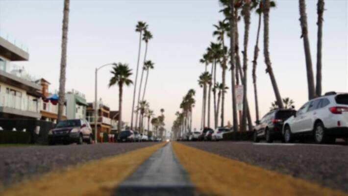 도로 로우앵글 여행 리조트 휴가 거리 사람없음 아웃포커스 여름 야자수 노란색 미국 꿈 소프트포커스 아스팔트 보케 캘리포니아 주말 태평양 할리우드 로스앤젤레스 이국적 4K 오션사이드 MP4 해외동영상 클립영상 나무 계절 길 바다 뷰포인트 컬러 북아메리카 교통시설 촬영기법 동영상 파일형식