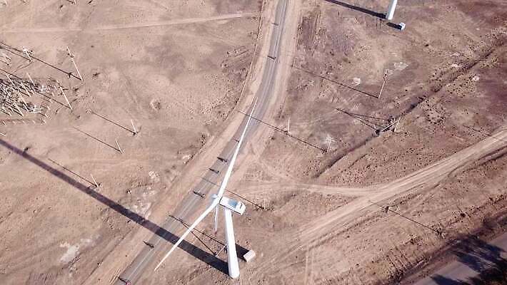 식물 도로 길 여행 날개 자연 하늘 바람 풍경 사람없음 야외 초록색 여름 환경 탑 자전거 힘 재활용 풍차 발전기 에너지 풍력에너지 정상 프로펠러 순환 회전 사이클링 유지 돛대 방앗간 드론 바이킹 생태학 스텝 4K MP4 해외동영상 클립영상 자연요소 건축물 계절 교육 컬러 교통시설 모션 날씨 바이크 발전소 그린에너지 육상스포츠 친환경 생태계 동영상 파일형식